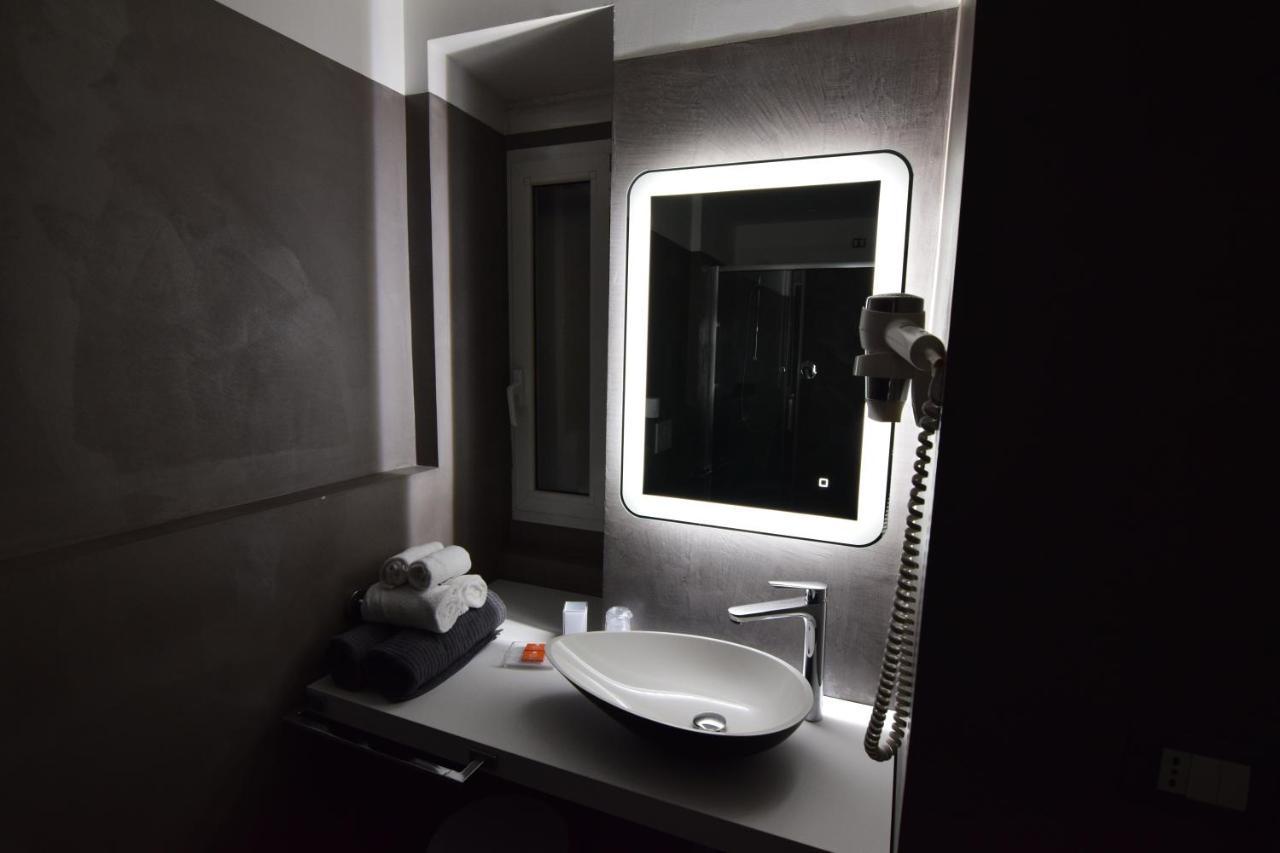 Small Double Room,1596033427:JPEG